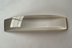 定制紫外到近紅外200-2100nm紫外熔石英彎月透鏡